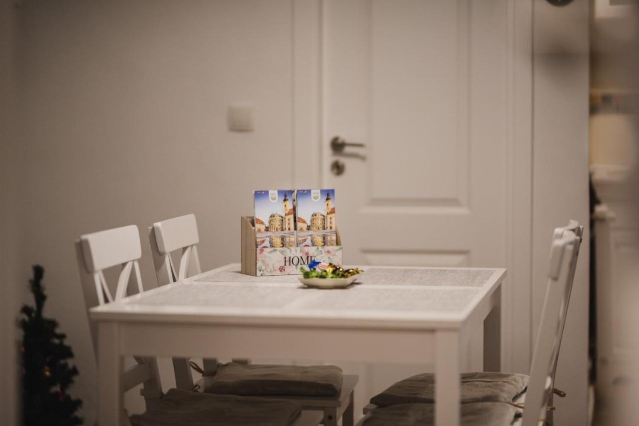 Glam Rose&White Downtown Apartamento Sibiu Exterior foto