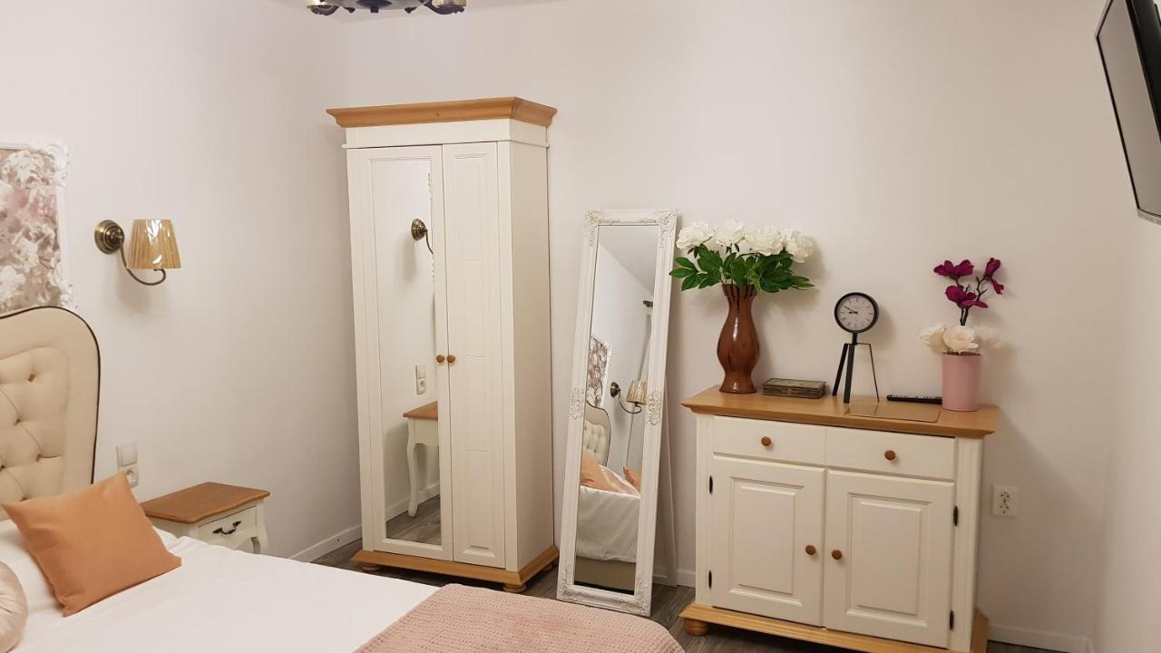 Glam Rose&White Downtown Apartamento Sibiu Exterior foto